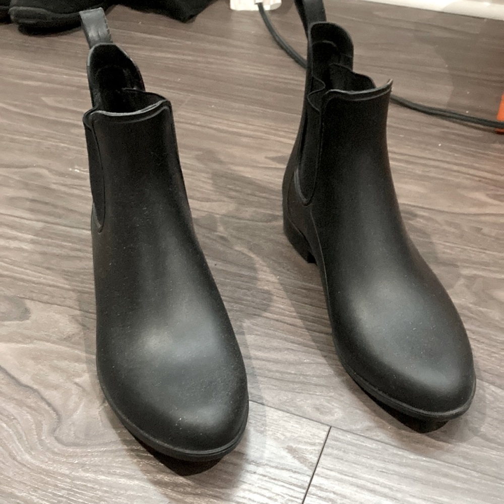 Merona, Size 9 (Narrow) black ankle boots.